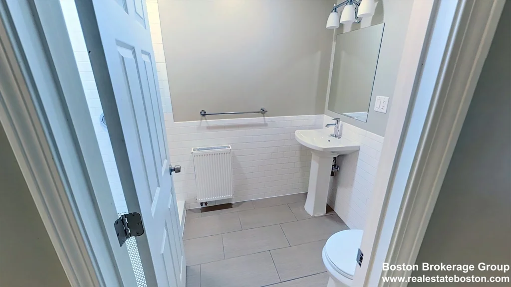 3 bed, 1 bath apartment for rent at 4A Weld Ave Unit 2, Roxbury — photo 5 of 8