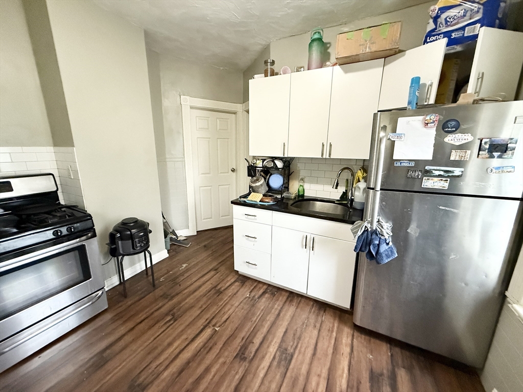 3 bed, 1 bath apartment for rent at 4A Weld Ave Unit 3, Roxbury — photo 2 of 8
