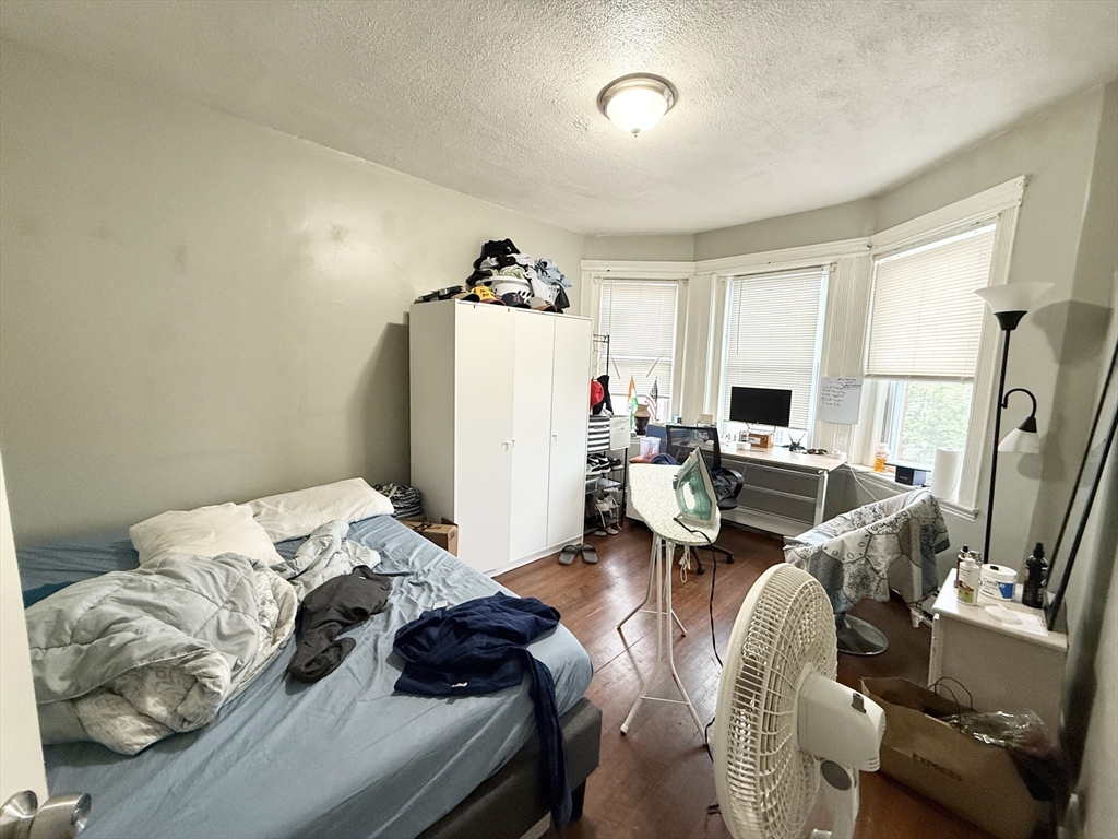 3 bed, 1 bath apartment for rent at 4A Weld Ave Unit 3, Roxbury — photo 3 of 8