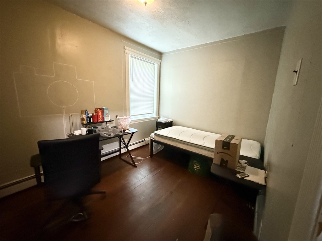 3 bed, 1 bath apartment for rent at 4A Weld Ave Unit 3, Roxbury — photo 4 of 8