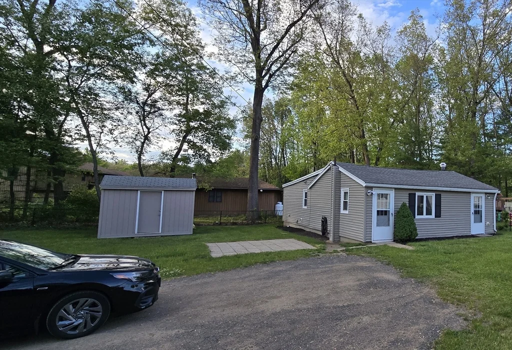 1 bed, 1 bath apartment for rent at 4R Camp Jahn Rd Unit 1, Southampton — photo 1 of 15