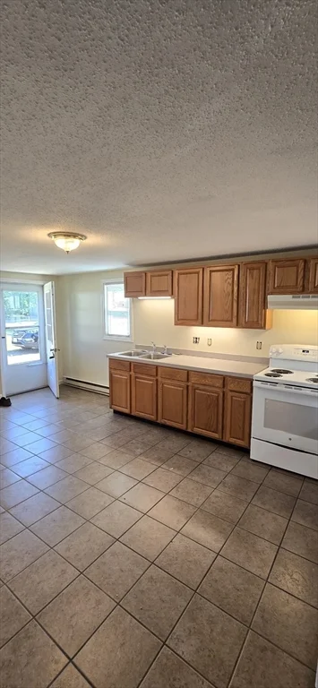 1 bed, 1 bath apartment for rent at 4R Camp Jahn Rd Unit 1, Southampton — photo 3 of 15