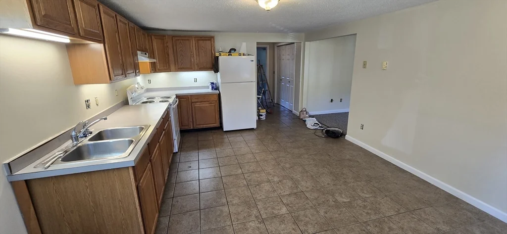 1 bed, 1 bath apartment for rent at 4R Camp Jahn Rd Unit 1, Southampton — photo 2 of 15