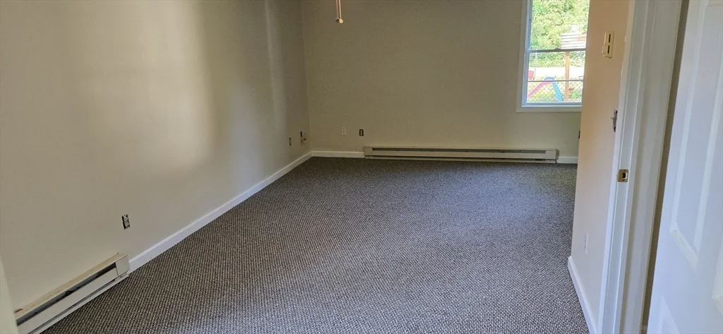 1 bed, 1 bath apartment for rent at 4R Camp Jahn Rd Unit 1, Southampton — photo 7 of 15