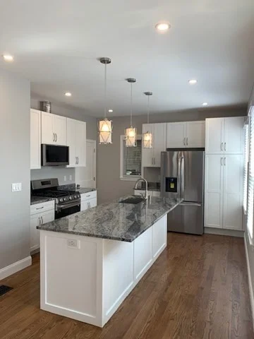 3 bed, 1 bath apartment for rent at 5 1/2 Edward St Unit 2, Medford