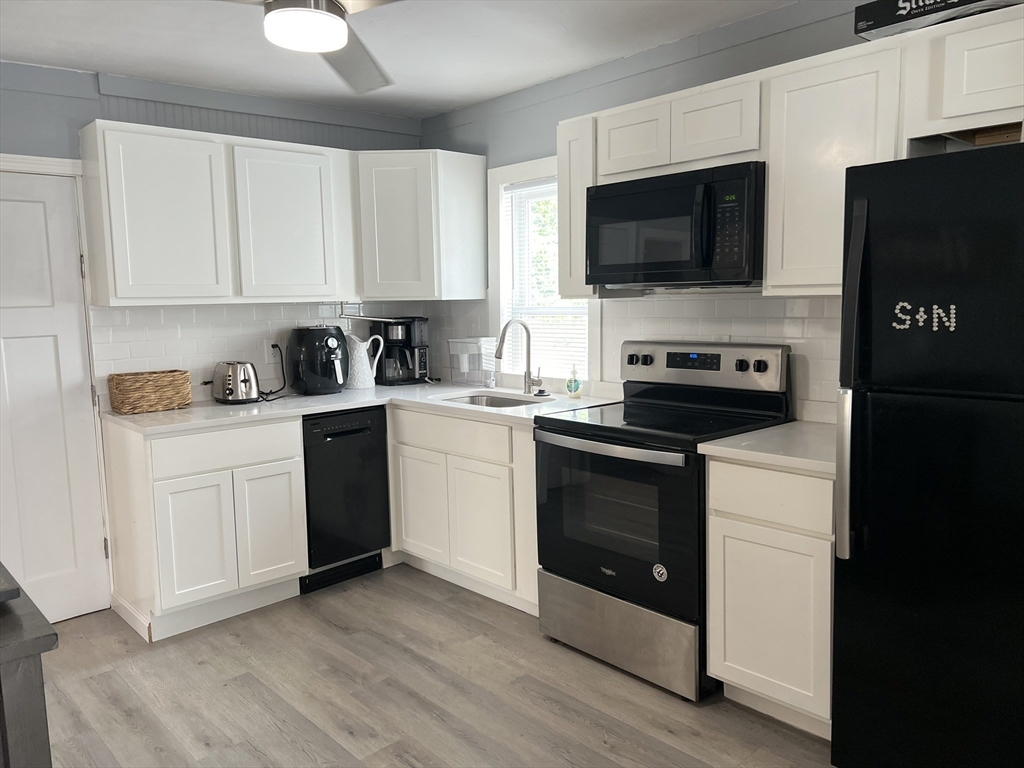 2 bed, 1 bath apartment for rent at 5 1/2 Savery Ln Unit 2, North Plymouth