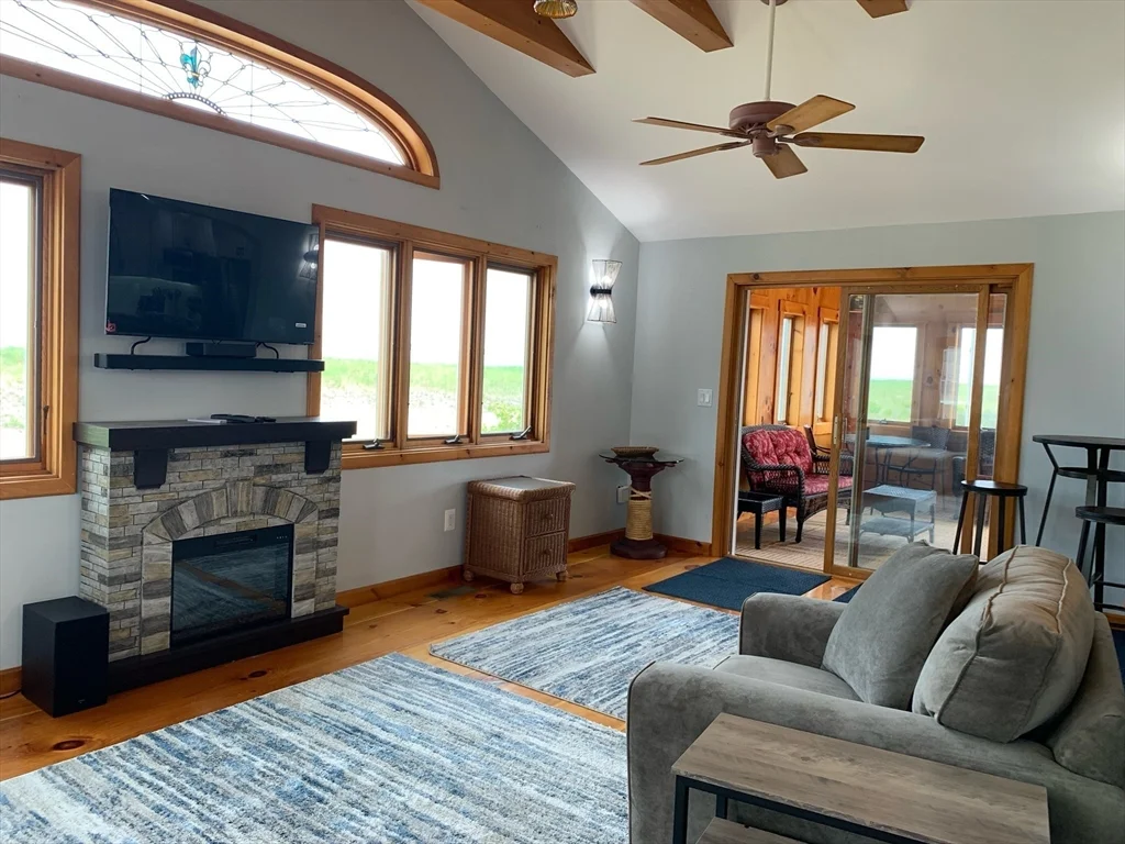 4 bed, 2 bath apartment for rent at 5 39th St Unit WINTER, Plum Island — photo 10 of 35