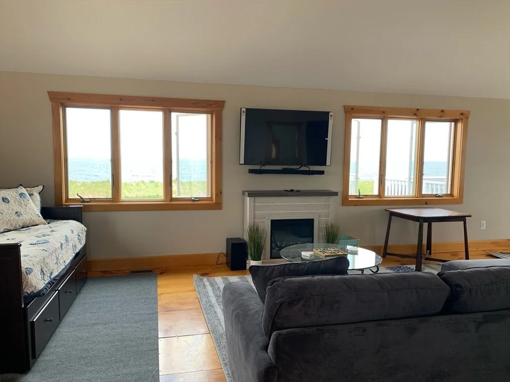 4 bed, 2 bath apartment for rent at 5 39th St Unit WINTER, Plum Island — photo 11 of 35