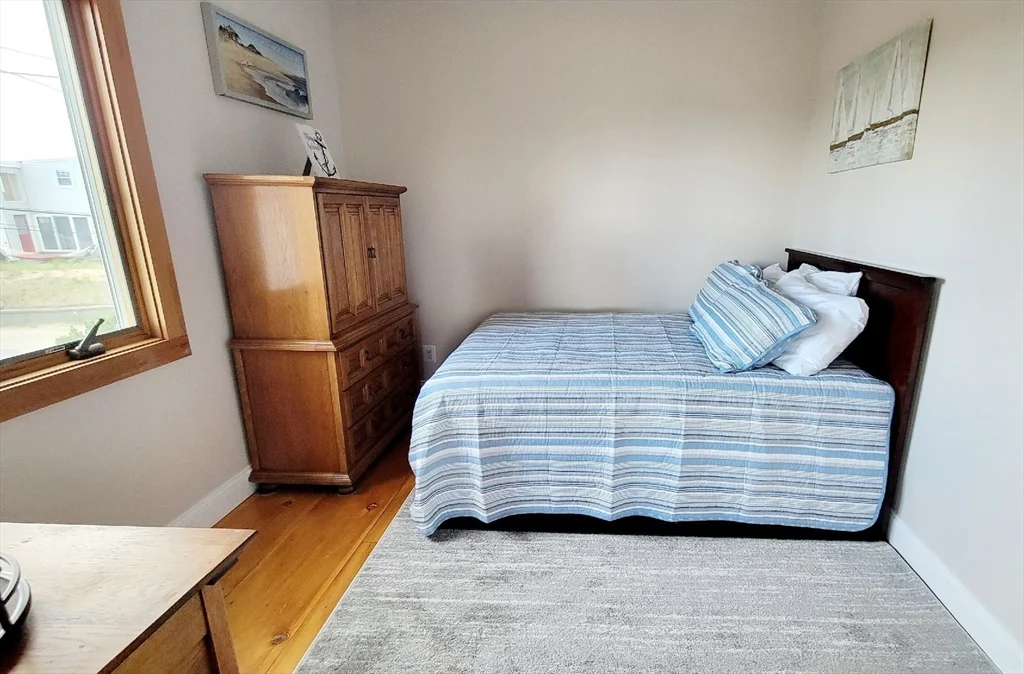 4 bed, 2 bath apartment for rent at 5 39th St Unit WINTER, Plum Island — photo 14 of 35