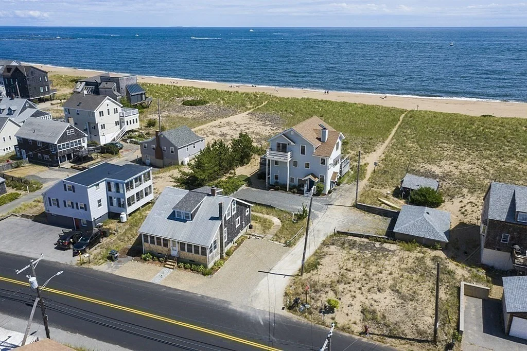 4 bed, 2 bath apartment for rent at 5 39th St Unit WINTER, Plum Island — photo 2 of 35