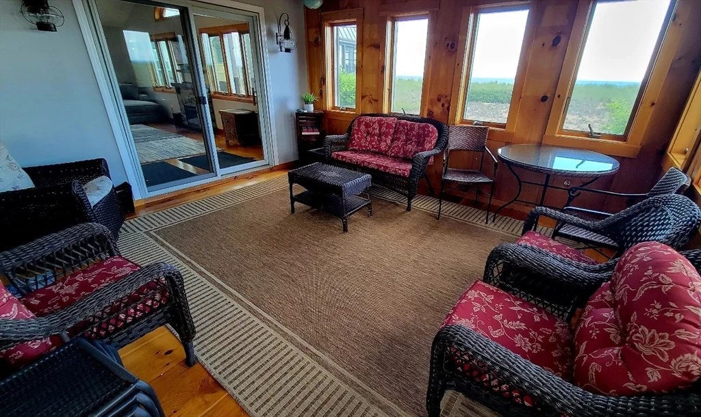 4 bed, 2 bath apartment for rent at 5 39th St Unit WINTER, Plum Island — photo 13 of 35