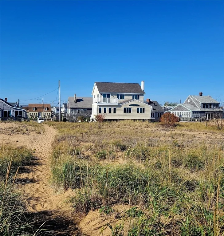 4 bed, 2 bath apartment for rent at 5 39th St Unit WINTER, Plum Island — photo 19 of 35