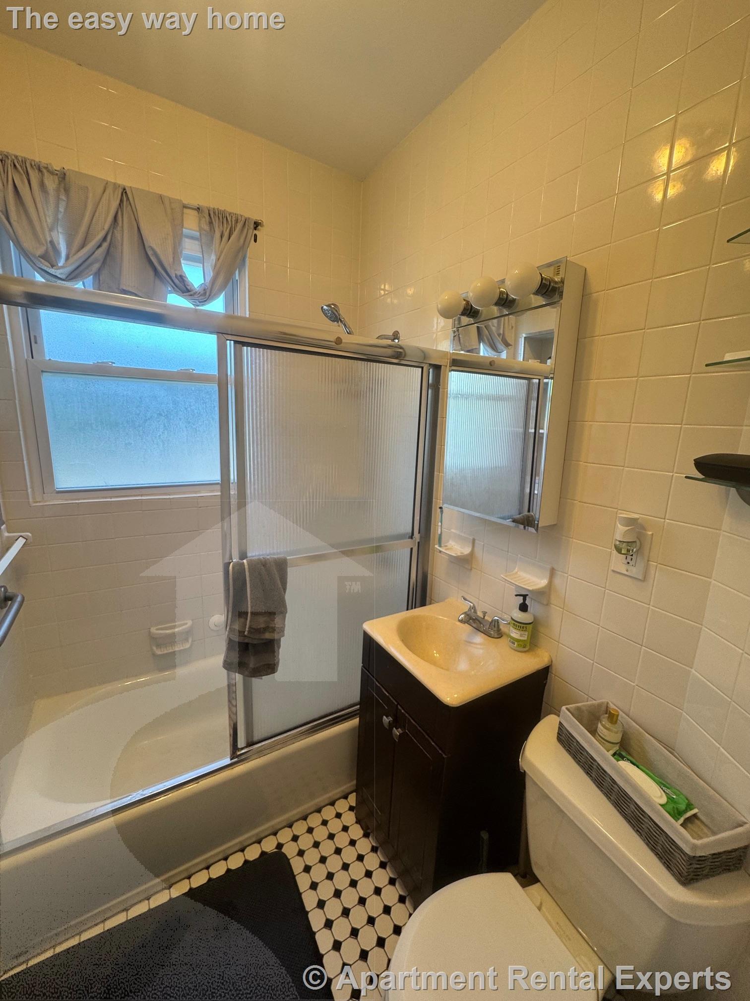 3 bed, 1 bath apartment for rent at 5.5 Palermo St Unit 3, Inman Square — photo 11 of 17