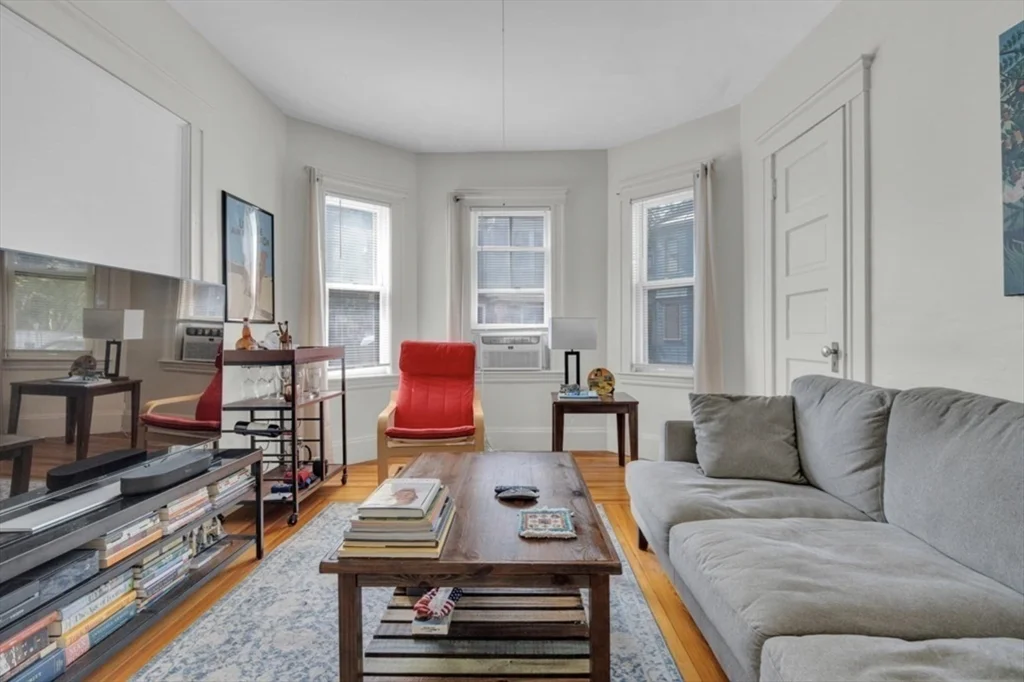 2 bed, 1 bath apartment for rent at 5-6 Hollis Park Unit 5, North Cambridge — photo 1 of 10