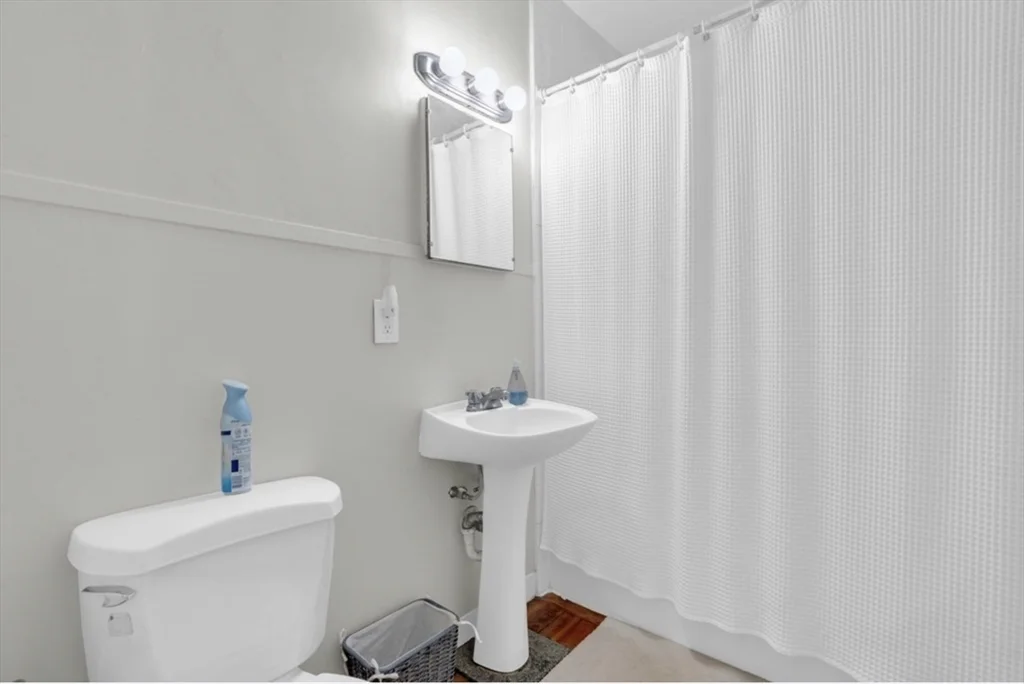 2 bed, 1 bath apartment for rent at 5-6 Hollis Park Unit 5, North Cambridge — photo 8 of 10