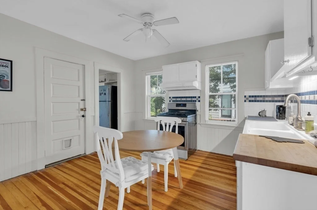 2 bed, 1 bath apartment for rent at 5-6 Hollis Park Unit 5, North Cambridge — photo 3 of 10
