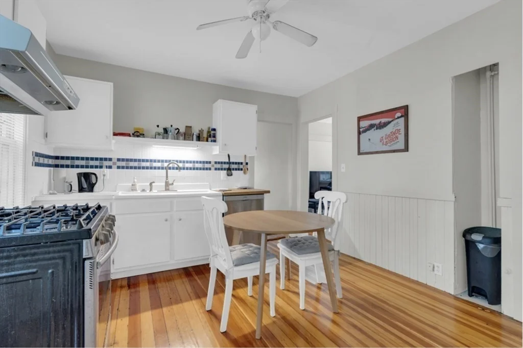 2 bed, 1 bath apartment for rent at 5-6 Hollis Park Unit 5, North Cambridge — photo 4 of 10