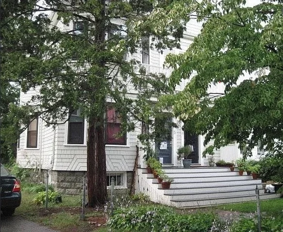 3 bed, 2 bath apartment for rent at 5-6 Hollis Park Unit 6, North Cambridge — photo 2 of 7