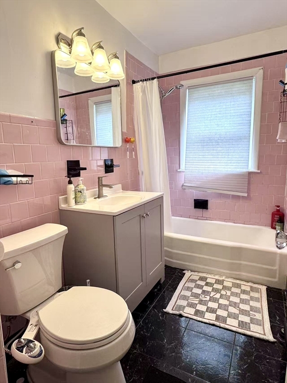 4 bed, 2 bath apartment for rent at 5-7 Hawthorne Park Unit 1, West Cambridge — photo 9 of 10