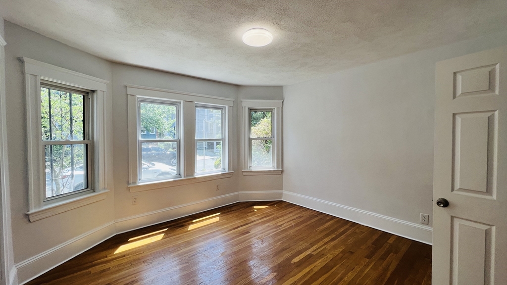 4 bed, 2 bath apartment for rent at 5-7 Hawthorne Park Unit 1, West Cambridge — photo 3 of 10