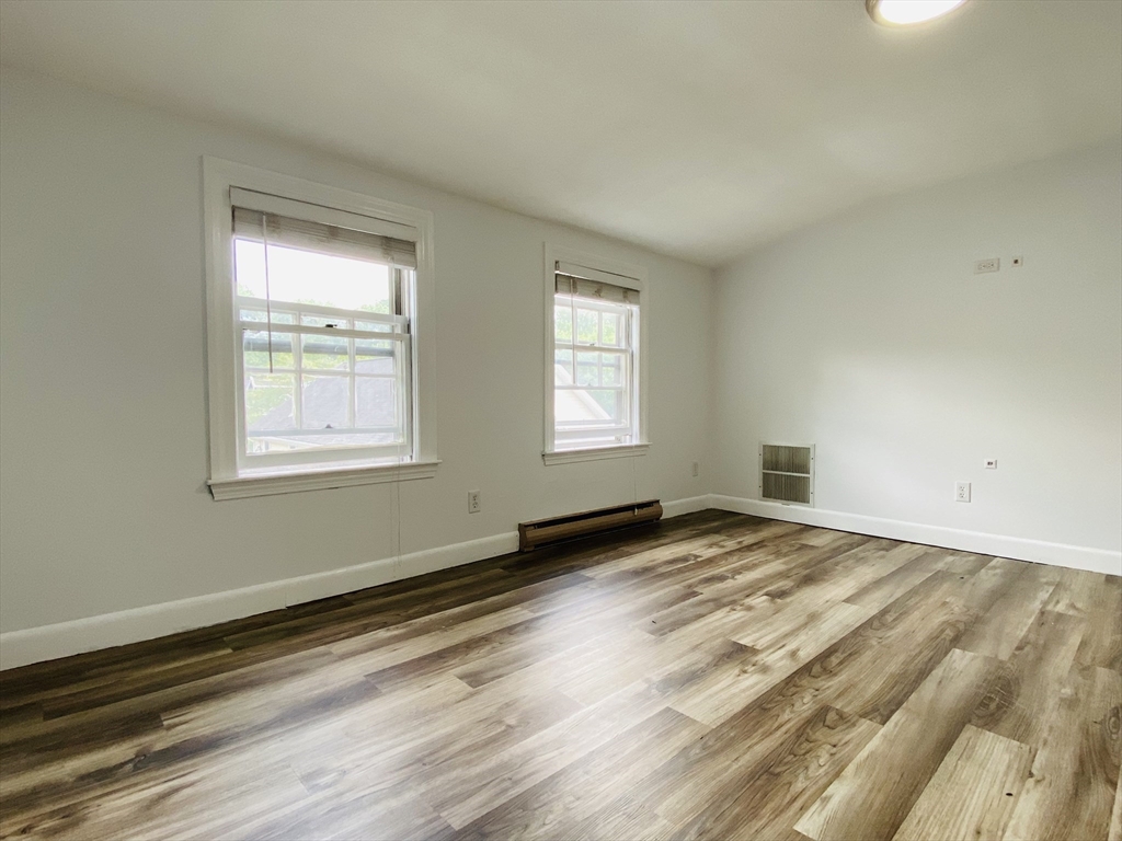 3 bed, 1 bath apartment for rent at 5-7 Hawthorne Park Unit 3, West Cambridge — photo 6 of 10