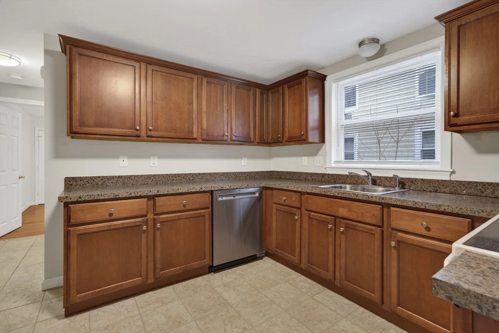 2 bed, 1 bath apartment for rent at 5-7 Linwood Ave Unit 5, Wyoming — photo 8 of 22