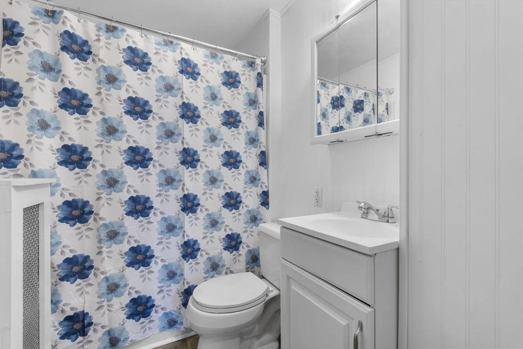 3 bed, 1 bath apartment for rent at 5-7 Linwood Ave Unit 7, Melrose — photo 18 of 31