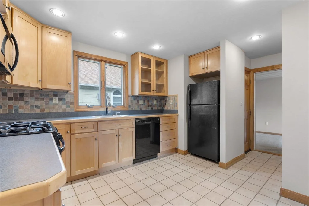3 bed, 1 bath apartment for rent at 5-7 Linwood Ave Unit 7, Melrose — photo 13 of 31