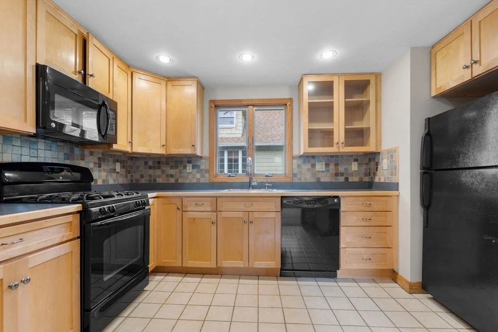 3 bed, 1 bath apartment for rent at 5-7 Linwood Ave Unit 7, Melrose — photo 12 of 31