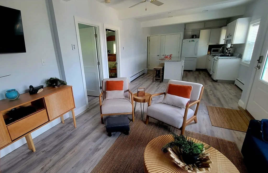 2 bed, 1 bath apartment for rent at 5 70th St Unit lower, Plum Island — photo 4 of 10