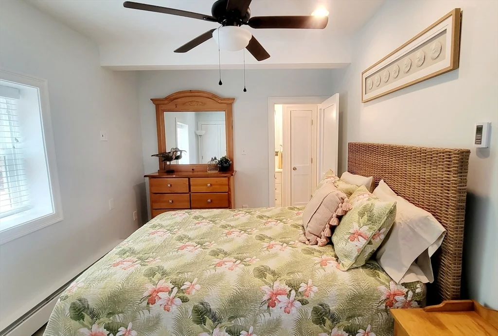 2 bed, 1 bath apartment for rent at 5 70th St Unit lower, Plum Island — photo 6 of 10