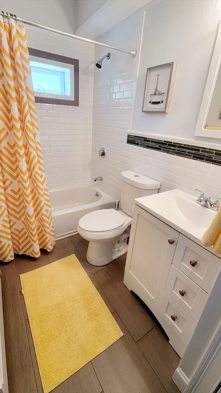 2 bed, 1 bath apartment for rent at 5 70th St Unit lower, Plum Island — photo 7 of 10