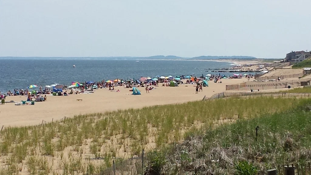 2 bed, 1 bath apartment for rent at 5 70th St Unit lower, Plum Island — photo 8 of 10