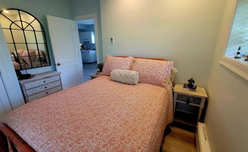 2 bed, 1 bath apartment for rent at 5 70th St Unit lower, Plum Island — photo 5 of 10