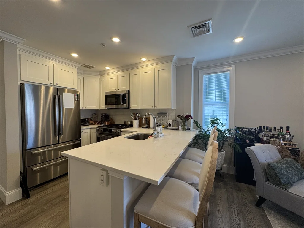 2 bed, 1 bath apartment for rent at 5-9R Trenton Unit 6, East Boston — photo 1 of 20
