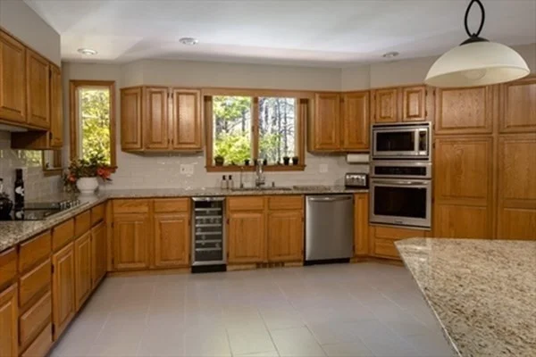 3 bed, 3 bath apartment for rent at 5 Acorn Ln, Mattapoisett — photo 6 of 36