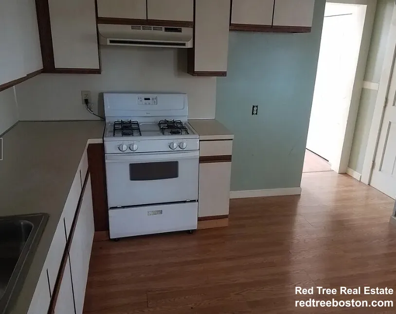 1 bed, 1 bath apartment for rent at 5 Albemarle St Unit 3, Hyde Park