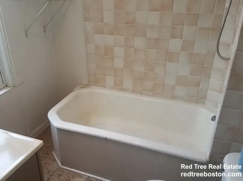 1 bed, 1 bath apartment for rent at 5 Albemarle St Unit 3, Hyde Park — photo 5 of 7