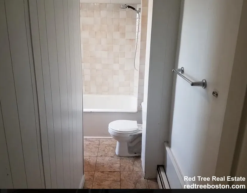 1 bed, 1 bath apartment for rent at 5 Albemarle St Unit 3, Hyde Park — photo 6 of 7