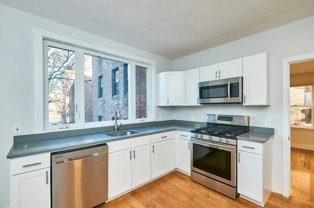 4 bed, 1 bath apartment for rent at 5 Albion St Unit 1, Central Hill — photo 13 of 17