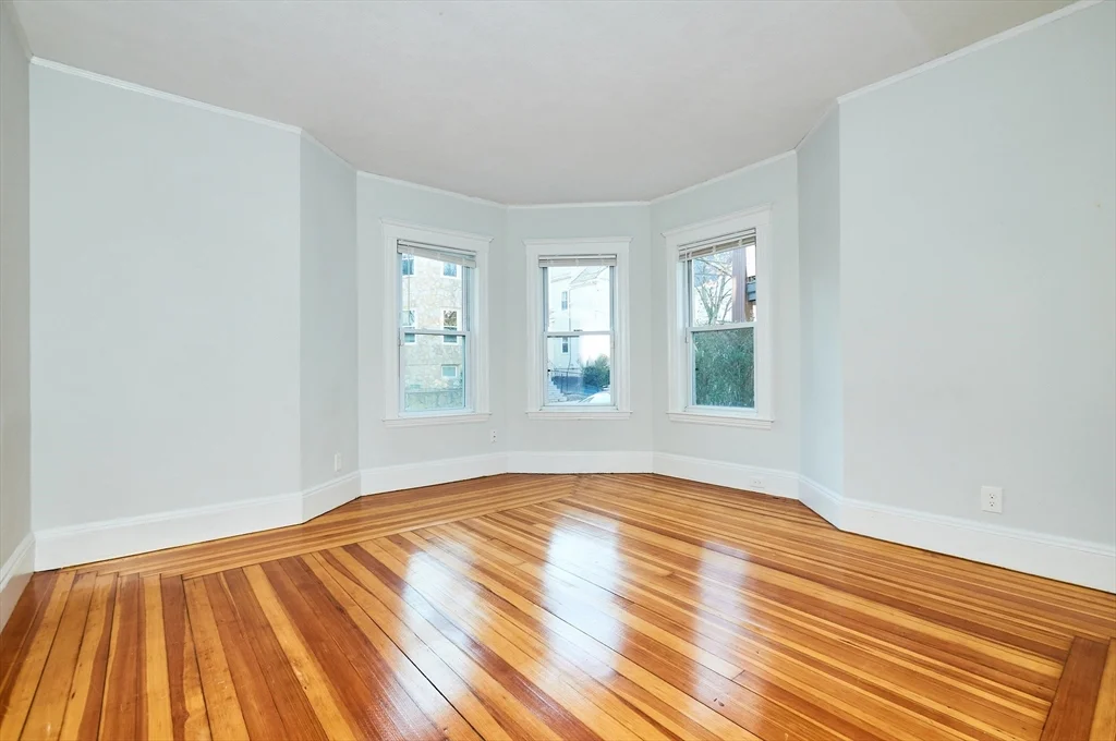 4 bed, 1 bath apartment for rent at 5 Albion St Unit 1, Central Hill — photo 2 of 17