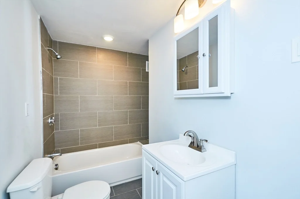 4 bed, 1 bath apartment for rent at 5 Albion St Unit 1, Central Hill — photo 16 of 17