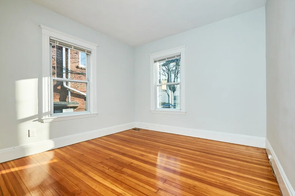 4 bed, 1 bath apartment for rent at 5 Albion St Unit 1, Central Hill — photo 4 of 17