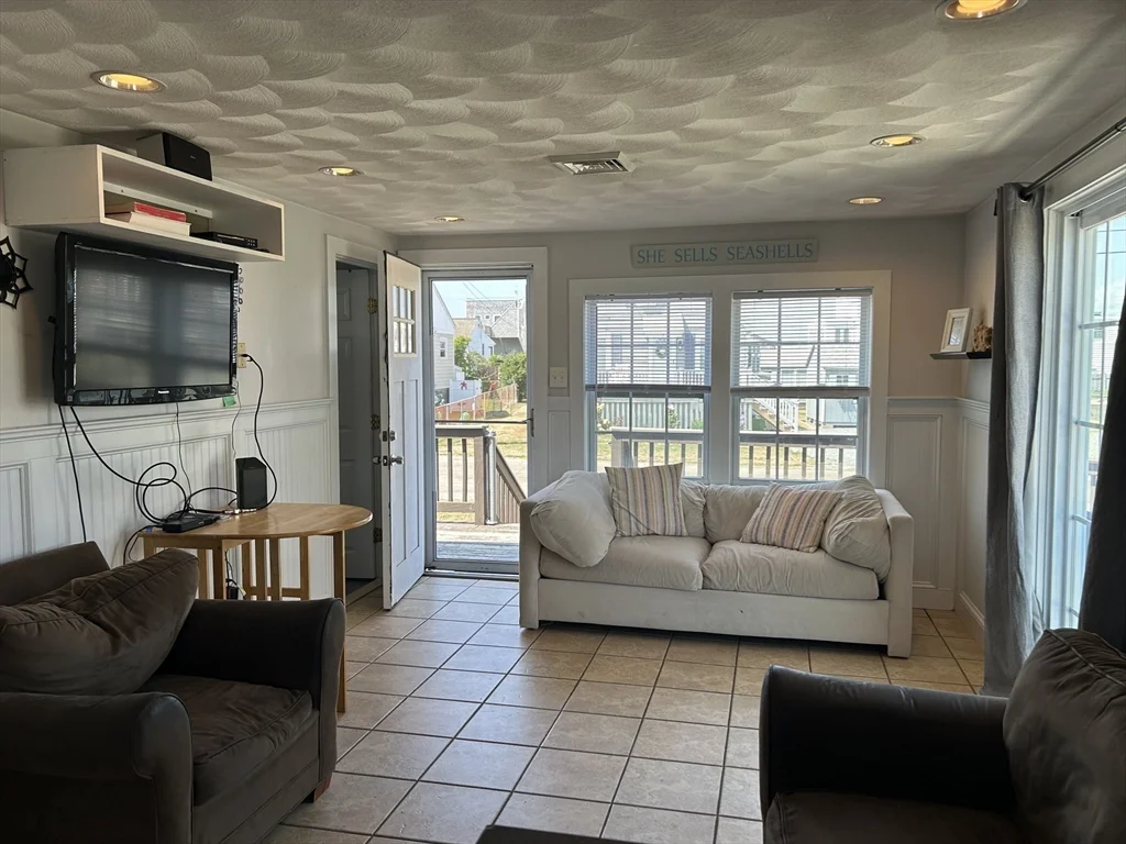 2 bed, 1 bath apartment for rent at 5 Arbeth Rd, Narragansett — photo 4 of 13