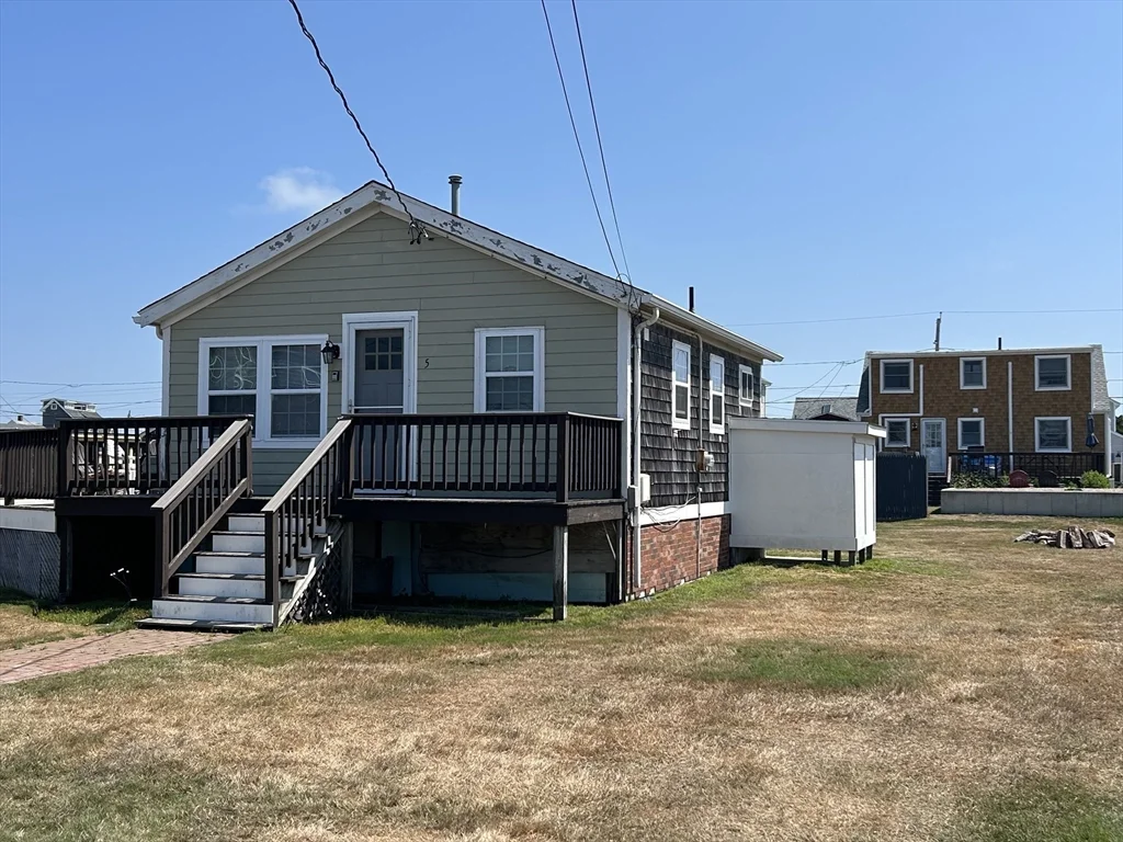 2 bed, 1 bath apartment for rent at 5 Arbeth Rd, Narragansett — photo 2 of 13