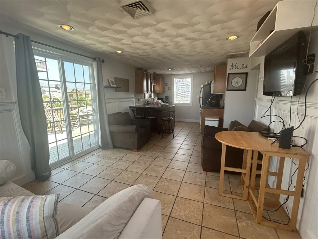2 bed, 1 bath apartment for rent at 5 Arbeth Rd, Narragansett — photo 6 of 13