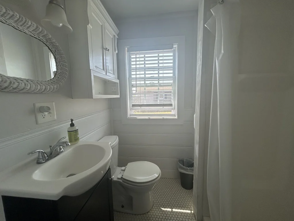 2 bed, 1 bath apartment for rent at 5 Arbeth Rd, Narragansett — photo 10 of 13