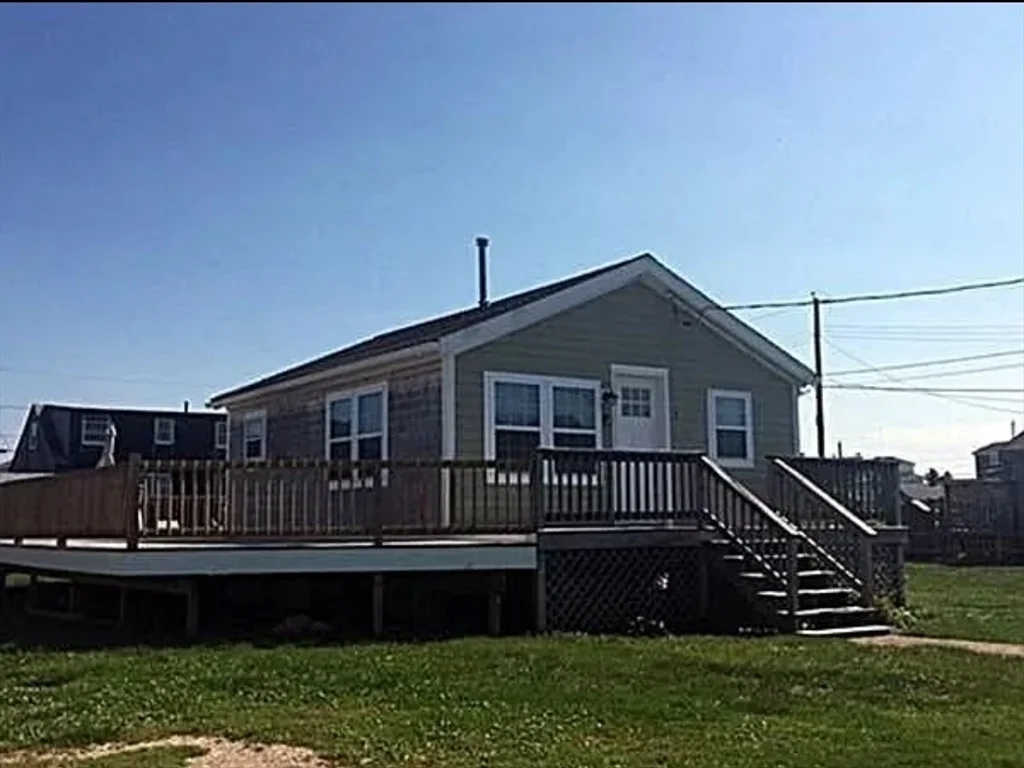 2 bed, 1 bath apartment for rent at 5 Arbeth Rd, Narragansett