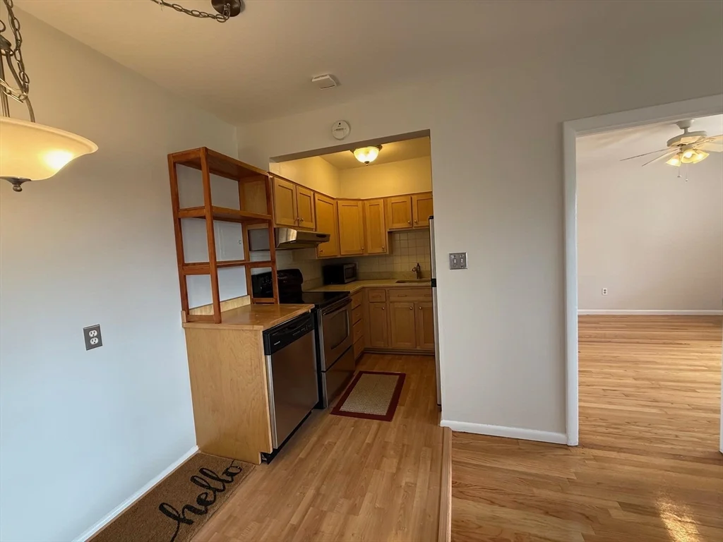 1 bed, 1 bath apartment for rent at 5 Arizona Ter Unit 6, Arlington — photo 3 of 12