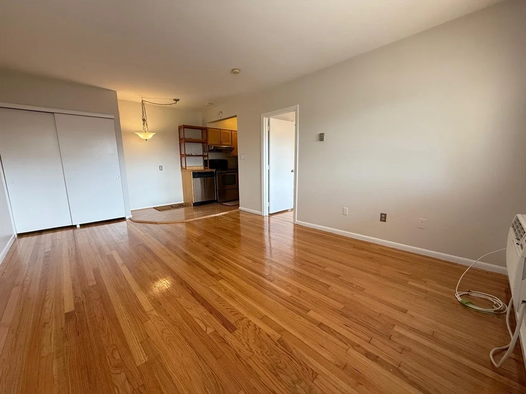 1 bed, 1 bath apartment for rent at 5 Arizona Ter Unit 6, Arlington — photo 5 of 12